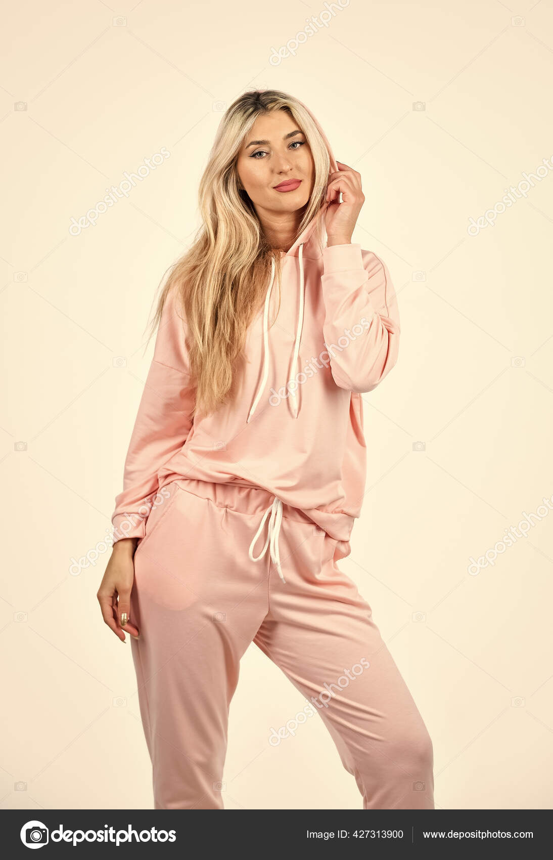 Girl in sweatpants and hoodie. Trendy sportswear. Sport style. Feel so  sporty. Cute girl in training clothes. Fashionable sportswear. Fitness  woman wear sportswear. Style for daily life. Gym fashion Stock Photo by ©