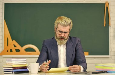 Özel okul reklamları kayıtları artırıyor. Öğretmen geleneksel ve modern konular. Sıkı çalış. Bedava eğitim al. Gençler için modern eğitim. Herkes için okul eğitimi. Kayıt Hizmetleri