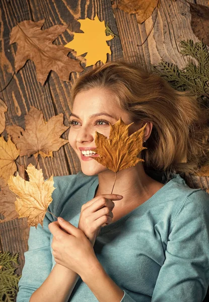 Autumn beauty. girl enjoying life and freedom. season of shopping sale. Autumn leaves in girl hands. playing in autumn nature. happy woman lying on fall background. Excited happy fall woman — Stock Photo, Image