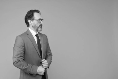 Sunumuma hoş geldiniz. Akıllı bir gelecek yaratmak için icat. İş eğitimi. Ciddi bir iş adamı. Yetişkinler için eğitim. Kendi kendine eğitim. Öğretmen konuşmacı. Akıllıca bir kavram