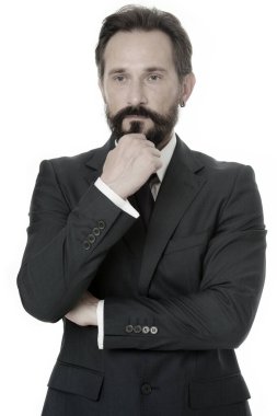 Zor bir karar. İş adamı klasik resmi kıyafet karar verirken çeneye dokunur. İş davranışları kendinden emin olmalı. İş adamı başarısı tavsiyeleri. Başarılı olmak istiyorsan bunu bilmelisin.