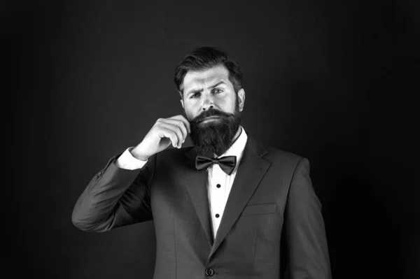 Masculine aesthetic. Male fashion and aesthetic. Businessman formal outfit. Classic style aesthetic. Looking good does not have to take too much effort. Well groomed man with beard in suit jacket — Stock Photo, Image