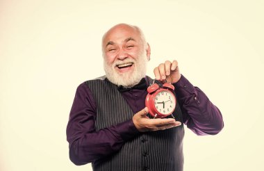 Kıdemli zamanlayıcı. Zamanı sayıyorum. Zaman kimseyi öldürmez. Zaman ve yaş kavramı. Sakallı adam saat işliyor. Çalar saati tutan yaşlı bir adam. Ömür boyu yaşlanma ve yaşlanma. Kıdemli beyaz sakal.