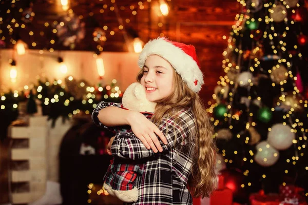Ben de seni seviyorum. Mutlu yıllar. Elf çocuğu. Xmas ağacı. İyi tatiller. Kırmızı şapkalı küçük kız. Mutlu noeller. Noel Baba 'nın küçük kızı. Noel arifesi. Noel zamanı. Bu senin için. — Stok fotoğraf