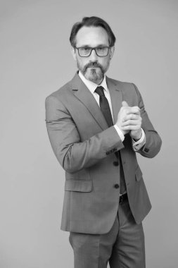 Yetişkinler için eğitim. Kendi kendine eğitim. Öğretmen konuşmacı. Zekice bir kavram. Hazırlanın. Konferansa başlayalım. Akıllı bir gelecek yaratmak için icat. İş eğitimi. Ciddi iş adamı.