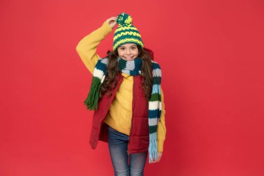 Örgü bakımlı şık çocuk soğuk mevsimde sağlık, giysi katmanları