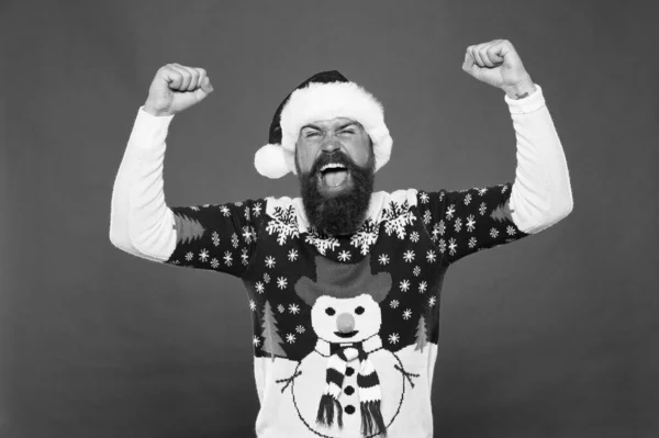 Bavte se. Štěstí a radost. Čas na oslavu. Emocionální muž Santa klobouk slaví nový rok. Tradiční oslava. Emocionální výraz. Cítím se skvěle, šťastně a vesele. Vánoční oslava — Stock fotografie