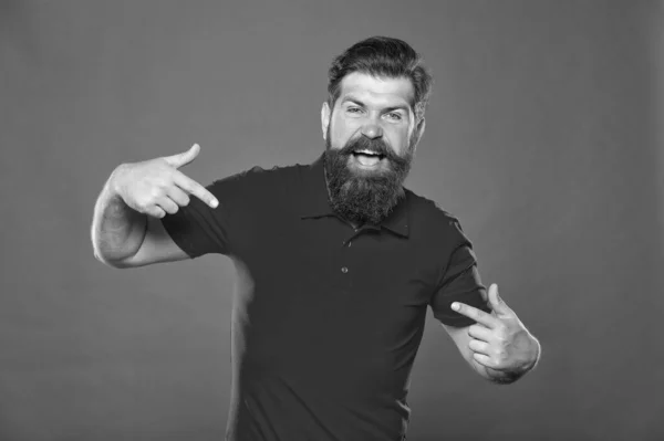 Best man ever. Self confident guy introducing himself. Look at me. Narcissistic male. Hipster bearded looks attractive. Man bearded feels proud himself red background. Superiority and power — Stock Photo, Image