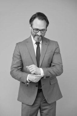 Konferansa başlayalım. Akıllı bir gelecek yaratmak için icat. İş eğitimi. Ciddi bir iş adamı. Yetişkinler için eğitim. Kendi kendine eğitim. Öğretmen konuşmacı. Zekice bir kavram. Hazır olun.