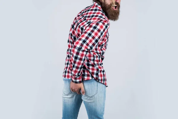 Il a la diarrhée. hipster mature avec barbe a la diarrhée. Un type brutal avec une moustache. problèmes rectaux. homme barbu porter chemise à carreaux. Un homme brutal se sent mal à l'aise. soins de santé masculins. J'ai besoin d'aide. — Photo