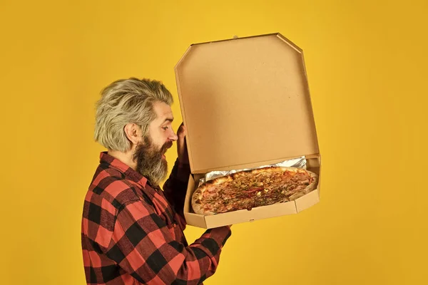 Happy bearded man with pizza. italian food. italy is here. bearded male chef cook or baker man. Hold italian pizza in cardboard flatbox. man from delivery service — Stock Photo, Image