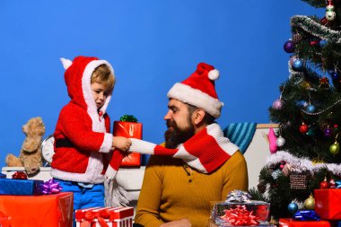 Noel arifesi kavramı. Noel Baba ve küçük asistan