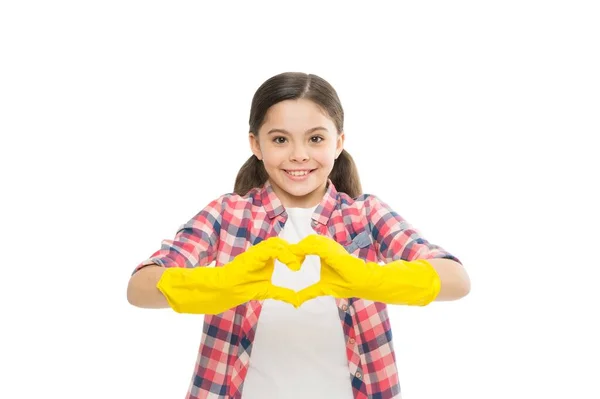 Schoonmaakmiddelen. Meisje rubberen handschoenen voor het reinigen van witte achtergrond. Leer kind waarderen reinheid. Schoonmaakdag. Ze houdt van opgeruimdheid. Weekenden zijn niet gemaakt voor huishoudelijk werk. Huishoudelijke taken — Stockfoto