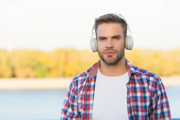 Distant Education. music style. elearning concept. quality of sound. innovative wireless device. unshaven guy with ear stereo headphones. male casual hipster fashion. man in headset listen song — Stock Photo, Image