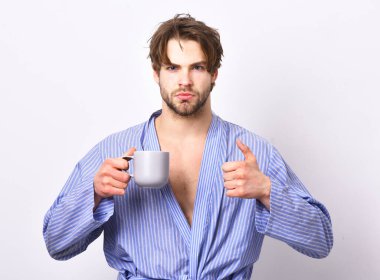 Bornozlu maçoya yakışır bir yüzün var..