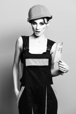 Çok tatlı seksi müteahhit kız.