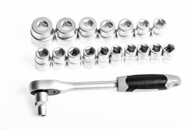 Ratchet aleti. Çelik kaymadan kaygan başlıklı sapı sıkıca tutmamış. Evrensel soket setleri. Ulaşılması zor yerlerde kullanılabilir. Soket anahtarının topuzu fındık cırcırını kapat. Ratchet anahtarı.