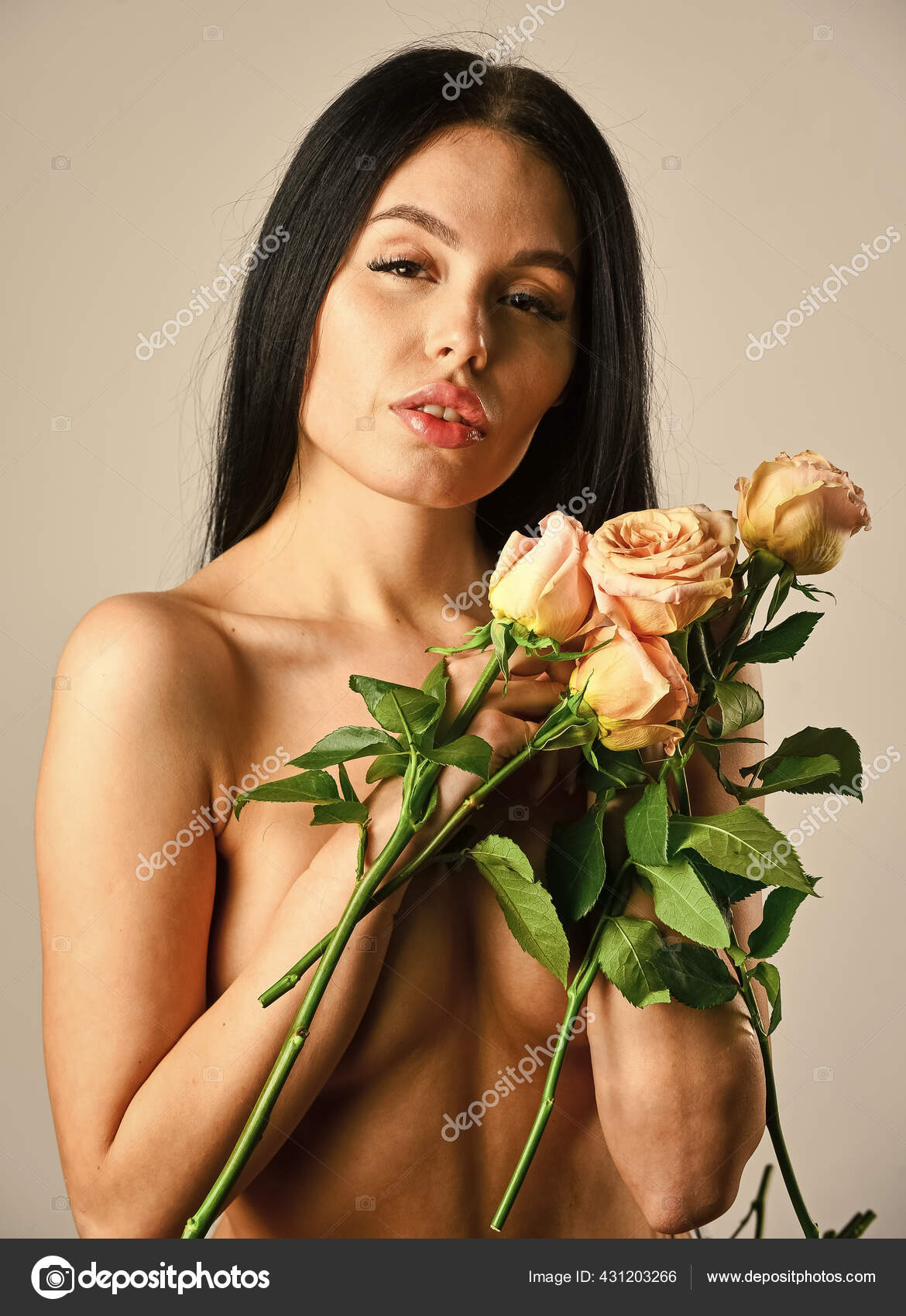 Голая девушка с букетом белых цветов » Голые девушки - фото эротика красивых женщин на садовыйквартал33.рф