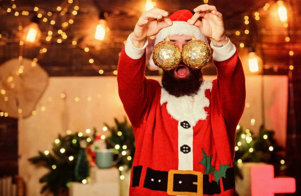 Bearded man Santa Claus decorating christmas tree with golden decorations. Most wonderful time of year. Decorations shop. Winter decorations. Sale and discount. Shimmering balls christmas decorations — Stock Photo, Image
