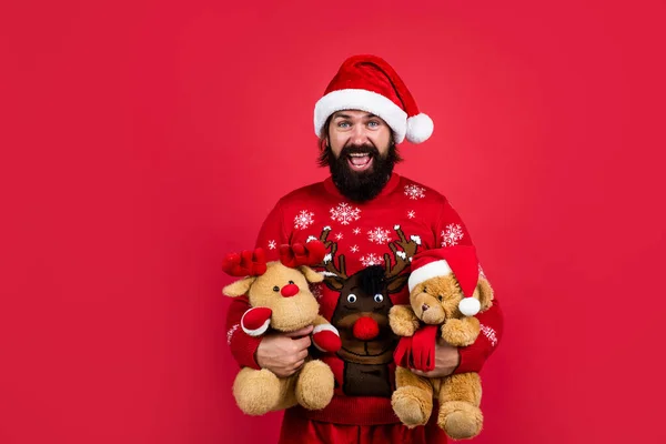 E 'ora di festeggiare. umore nuovo anno. shopping natalizio. vendite e sconti. comprare regali di Natale. allegro Babbo Natale hipster con giocattolo. preparazione e celebrazione. E 'ora di festeggiare. buone vacanze invernali — Foto Stock