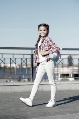 Boş zaman ve boş zaman. Kız şehir geçmişi. Gençler için etkinlikler. Tatil ve boş zaman. Çocuklar için hafta sonu etkinlikleri. Şehir eğlencesi. Eğlenceli fikirler işte. Olay özeti. Boş seçenekler