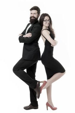 Bu bizim gecemiz. Ölmeden önce yapılacaklar listesi. Romantik çift resmi kıyafetler giyer. Erkek ve kadın şık giyinmiş, gece için hazırlar. Yıldönümünü kutlayalım. Kendine güvenen çift partiye gidiyor. Romantik randevu