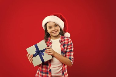 Noel Baba 'dan. Son hazırlıklar. İyi tatiller. Küçük kız. Yeni yıl partisi. Noel Baba çocuğu. Noel alışverişi. Xmas için hediye. Çocukluk. Noel Baba şapkalı küçük kız.