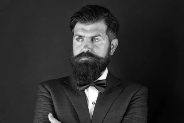 Style classique esthétique. Tenue formelle d'homme d'affaires. Esthétique masculine. Coiffeur de coiffeur. Rendre le toilettage masculin plus simple et plus agréable. Barbe d'homme bien entretenue en costume. Mode masculine et esthétique — Photo