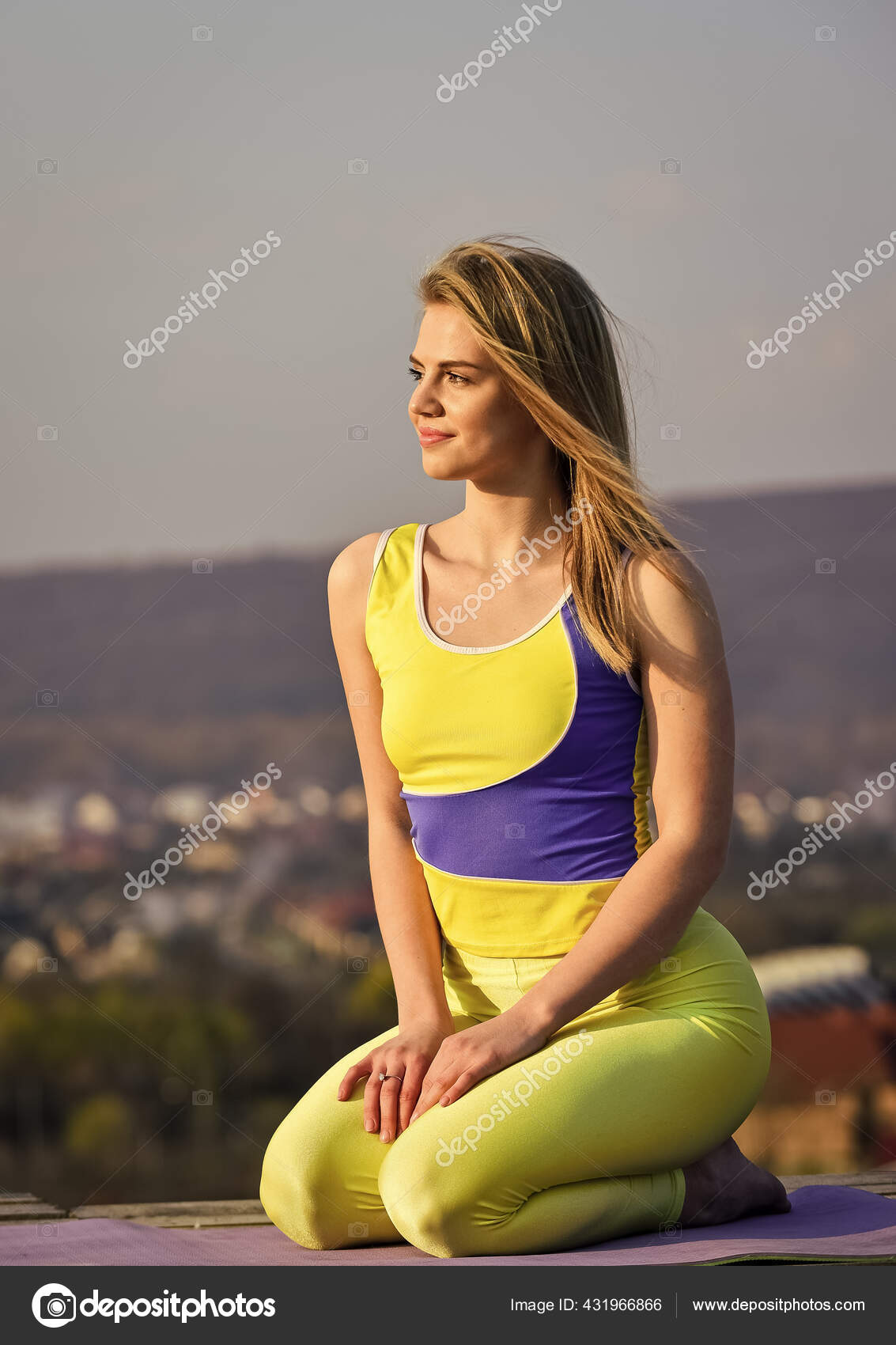 Yoga pilates. chica usar ropa deportiva para el entrenamiento. fitness su vida. concepto