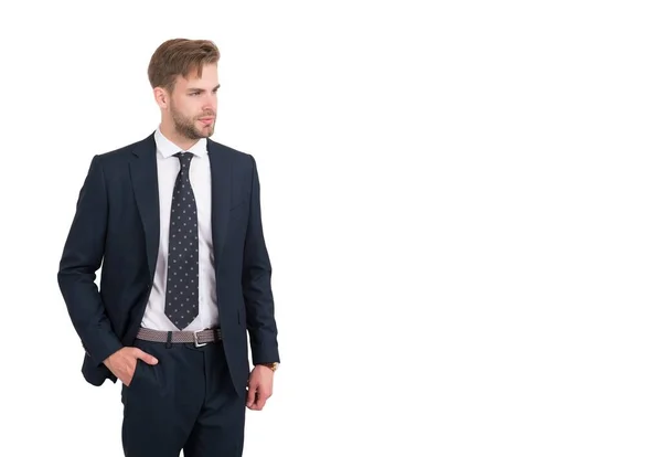 Αυτοπεποίθηση κομψό CEO άνθρωπος στο σακάκι και παντελόνι με γραβάτα έχει επιτυχημένη επιχείρηση στον ασφαλιστικό κλάδο, αντίγραφο χώρο, ευκίνητη επιχείρηση — Φωτογραφία Αρχείου