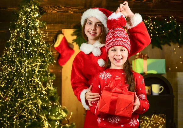 Small girls preparing holiday gift. Receiving presents. Sisterhood and family. Christmas gift for sister. Kids little cheerful girls hold gift box. Boxing day. Children picking gifts for family — Stock Photo, Image