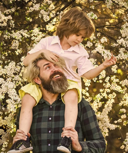 Little boy and father in nature background. Hipster and baby son. Exploring garden together. Happiness concept. Spring walk. Simple happiness. Happy family. Fatherhood happiness. Fathers day — Stock Photo, Image