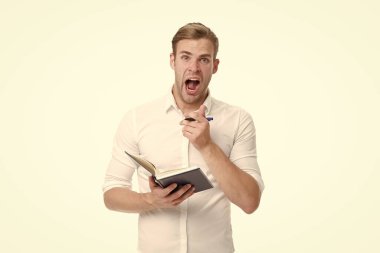 Haberler. Gazete muhabiri beyazları soyutladı. Gazeteci ya da yazar makale için notlar alır. Muhabir defterine gazetecilik hikayeleri yazar. Muhabir olmak. Gazetecilik okulu. Bildir ya da sessiz ol.