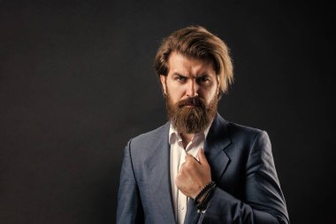 İş hayatı, statü ve itibar kavramı için modern kıyafetler.