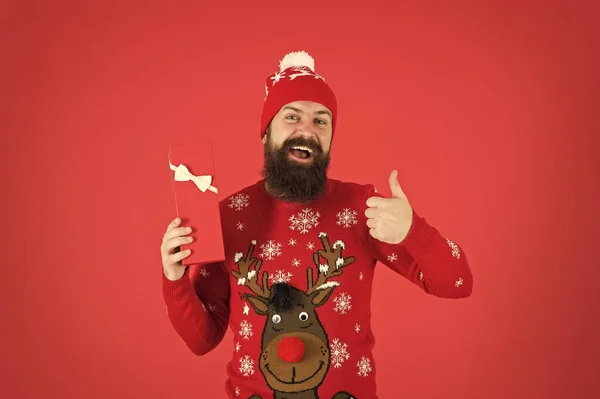 Best winter holidays. looking good in this sweater. merry christmas. got xmas gift. seasonal discounts. present from santa. happy new year. cheerful bearded man after shopping. best prices here — Stock Photo, Image