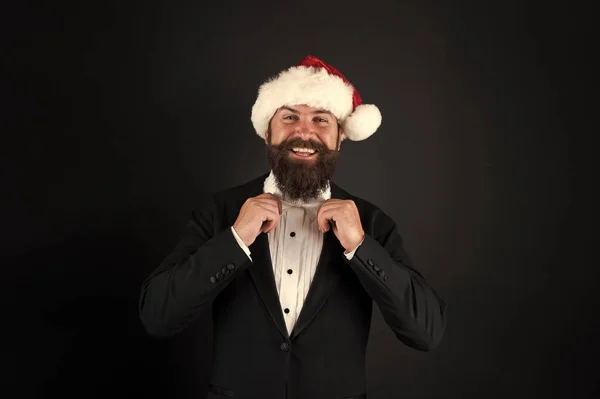 Fiesta de Navidad corporativa. Trabajador bancario. Hombre barbudo hipster usar sombrero de santa. Concepto de espíritu navideño. Servicios de seguros. El manager celebra el año nuevo. Fiesta de Navidad. Ideas de fiesta corporativa —  Fotos de Stock