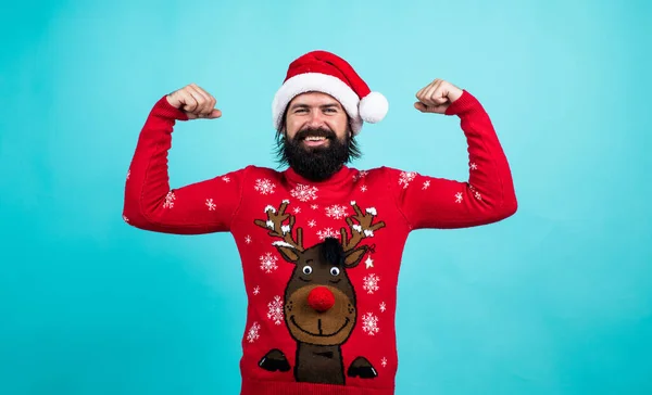 Winter holiday preparations. present and gift shopping sale. happy new year. merry christmas. cheerful bearded man in santa claus hat and sweater. brutal hipster celebrate xmas party — Φωτογραφία Αρχείου