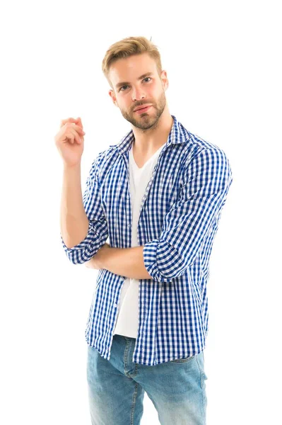 Homem sem barba com penteado na moda e estilo jeans camisa quadriculada isolado no branco, casual — Fotografia de Stock