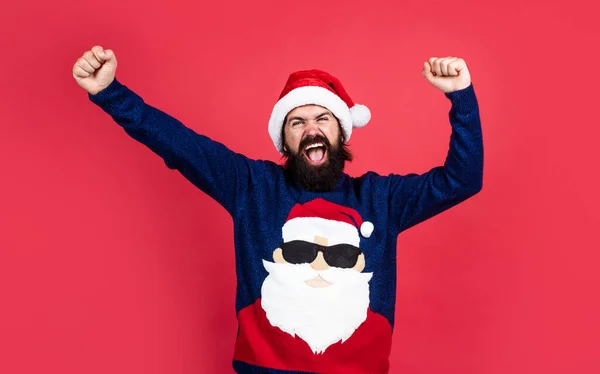 Kerstman Claus bebaarde man wenst gelukkig nieuwjaar en vrolijk kerstfeest klaar om winter feest te vieren met plezier en vreugde vol met kerstcadeaus en geschenken, feest — Stockfoto