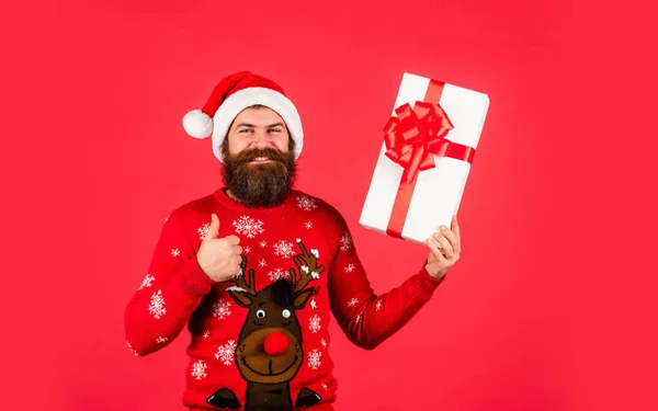 クリスマスの売り上げをコントロールできない。クリスマスギフトショッピング。ここで販売平和と喜び。配送サービス。幸せな依頼人だ。クリスマスの伝統。クリスマスのお祝いだ。一日中幸せで明るいように — ストック写真