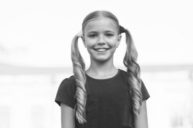 Çocukluktan kızlığa. Mutlu çocuk gülüşü. Mutlu bir çocukluk. Çocukluk yıllarının tadını çıkarıyorum. Çocukluk koruması. Çocuk yuvası. Çocuk bakımı. Uluslararası Çocuk Günü. Gelecek tamamen senindir.