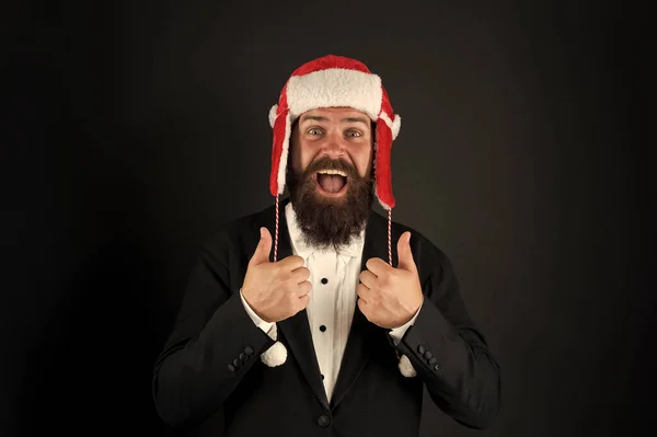 Faz magia de Natal outra vez. Feliz patrão do Pai Natal, levanta os polegares. O empresário celebra o Natal. Homem barbudo gosta de festa de Natal. Feliz Natal! Feliz Natal! Feliz Ano Novo — Fotografia de Stock