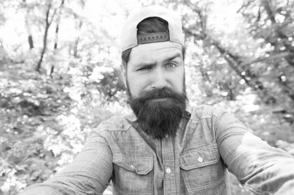 Watch nature closely. ready for camping. male amazed tourist wear cap. sport and fitness clothes. Confident and handsome brutal man. brutal caucasian hipster with moustache. Bearded man make selfie — Stock Photo, Image