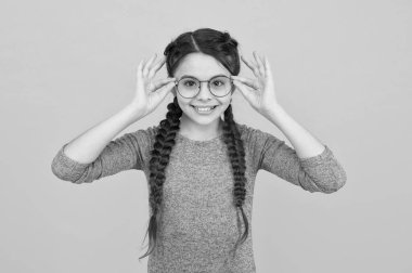 Ders çalışmayı seviyorum. Akıllı bebek. Romantik liseli kız. Sevimli okul ineği. Çocuk gözlük takıyor. Okul konseptine geri dönelim. Entelektüel. Tatlı liseli kız. Akıllı küçük çocuk. Mutlu çocukluk