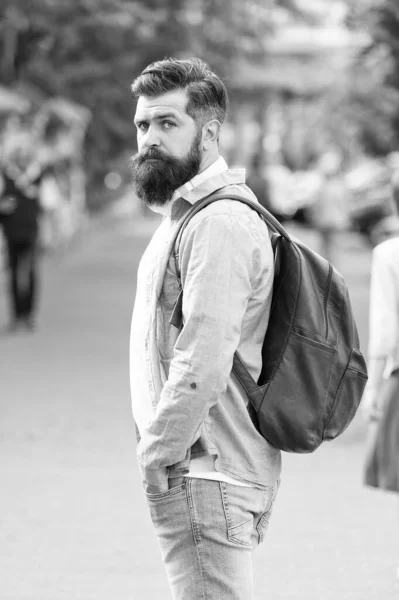 Modern rest. Bearded man travel. Guy exploring city. Discover local showplace. Backpack for urban traveling. Hipster backpack urban street background. Tourism and backpacking. Vacation concept — Stock Photo, Image