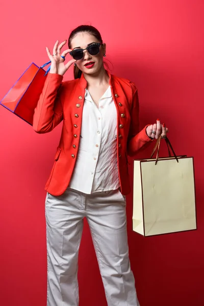 Fashionable woman go shopping. sexy lady with packages. celebrating holidays and preparation — Stock Photo, Image