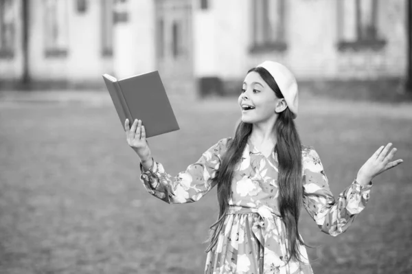 Being filled with inspiration. Inspired girl read inspirational book. Getting inspiration from reading. Book crossing. Summer reading inspiration. Imagination and inspiration. Discover and inspire — Stock Photo, Image