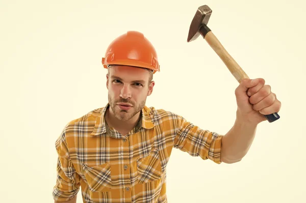 Ich habe immer Hand an die Tischlerei gelegt. Tischler halten Hammer isoliert auf Weiß. Zimmerei und Renovierung. Tischlerei. Das Heimwerkergeschäft. Bauen und bauen. Geschickte Tischlerei — Stockfoto