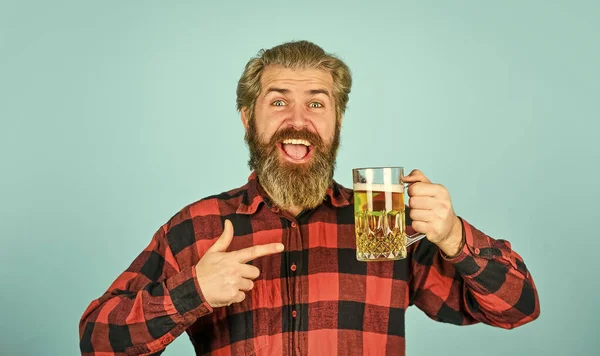 Beer with foam. Hipster drink beer. Mature bearded guy hold beer glass. Holiday celebration. Cheers toast. Bachelor day. Improve mood. Get drunk. Alcoholic. Thirsty man drinking beer in pub bar — Stock Photo, Image