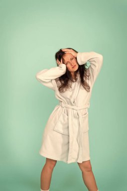 Baş ağrısı krizleri. Seksi kadın baş ağrısından muzdarip. Hasta kızın korkunç bir baş ağrısı var. Migren ya da baş ağrısı. Soğuk algınlığı ve grip. Hastalığı tedavi et. Acıyı öldür. İlk yardım